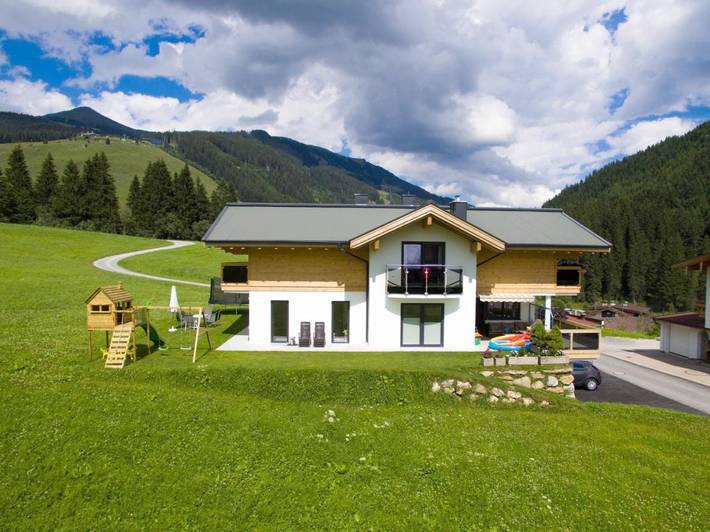Ferienwohnung für 23 Personen, mit Balkon und Terrasse sowie Garten und Sauna in Gerlos