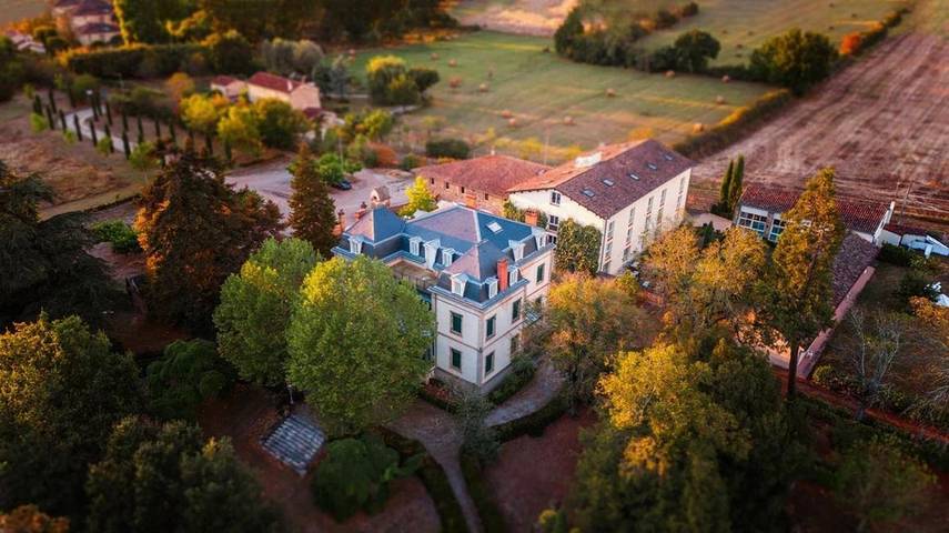 Hôtel pour 2 personnes, avec piscine et jardin ainsi que jacuzzi et sauna - 1