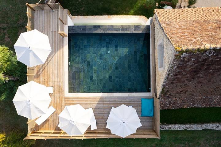 Gîte pour 2 personnes, avec sauna ainsi que piscine et jacuzzi à Brouchaud