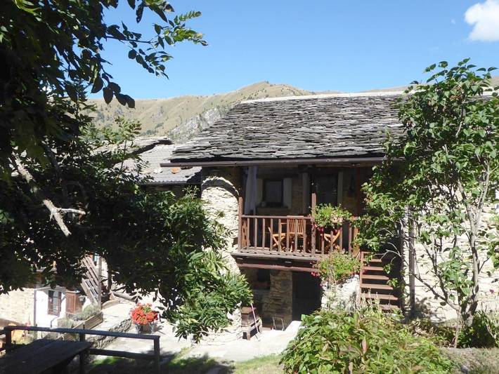 Gîte pour 2 personnes, avec vue et jardin, animaux acceptés à Stroppo