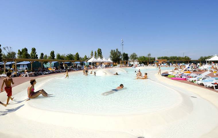 Casa vacanza per 4 persone, con Idromassaggio e Piscina a Porto Tolle