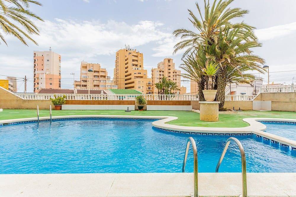 Apartamento entero, Ideal para familias, parejas o amigos - apartamento con piscina comunitaria, cerca de la playa in Torrevieja, Costa Blanca