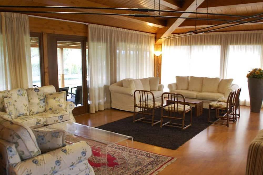 Beautiful villa near Lake Trasimeno in Castiglione del Lago, Lago Trasimeno