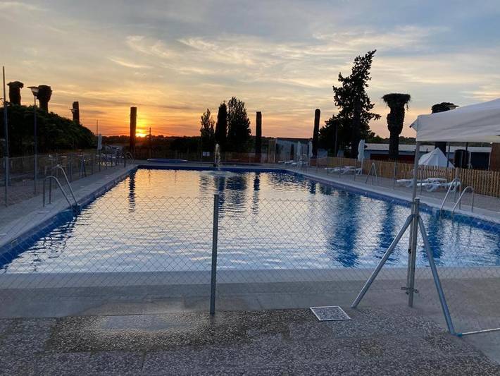 Apartamento para 7 personas, con terraza y piscina en Castilblanco de los Arroyos