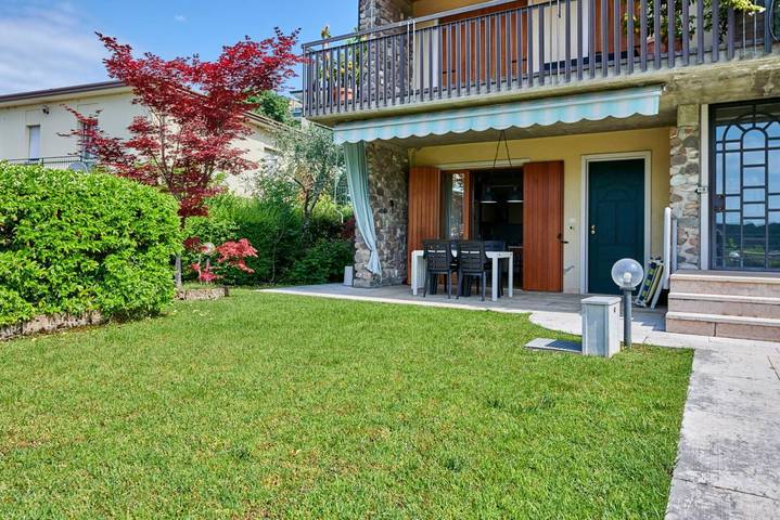 Location de vacances pour 4 personnes, avec jardin et piscine à Costermano