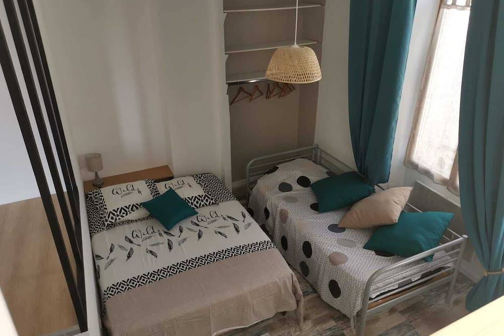 Ganze Wohnung, Möbliertes Studio 25 m2 mit Dachterrasse in Pont-Saint-Esprit, Nimes und Umgebung