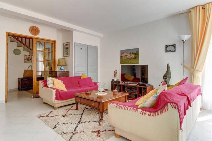 Location de vacances pour 7 personnes, avec jardin et vue dans Plage des Laurons