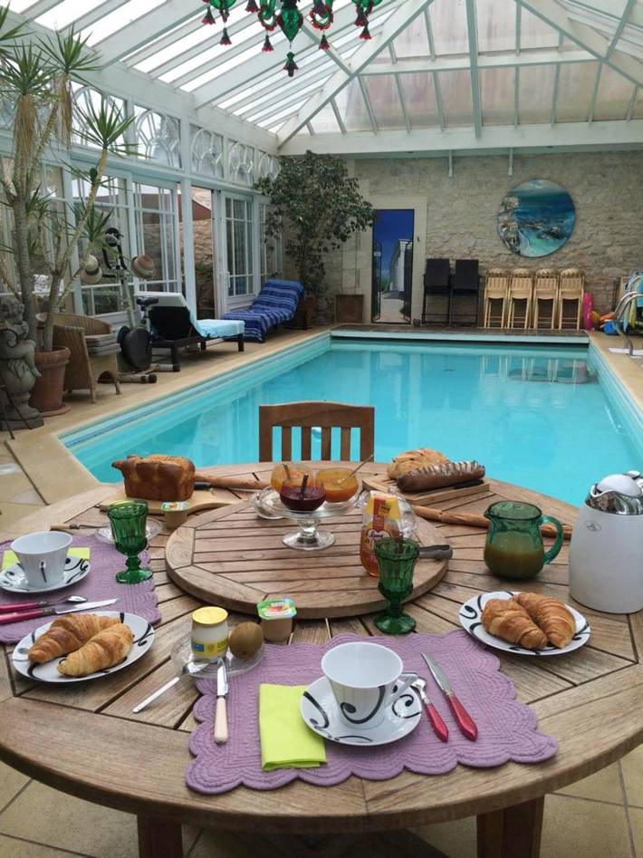 Chambre d’hôte pour 2 personnes, avec Terrasse et Jardin ainsi que Piscine et Vue à Trouy