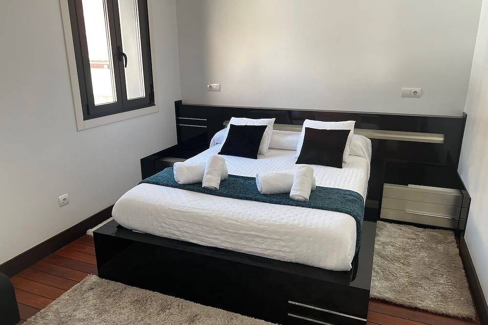 Entire apartment, A Casa da Praia - duplex (on the beach, ria de vigo at 600m. camino santiago) in Redondela, Rías Baixas