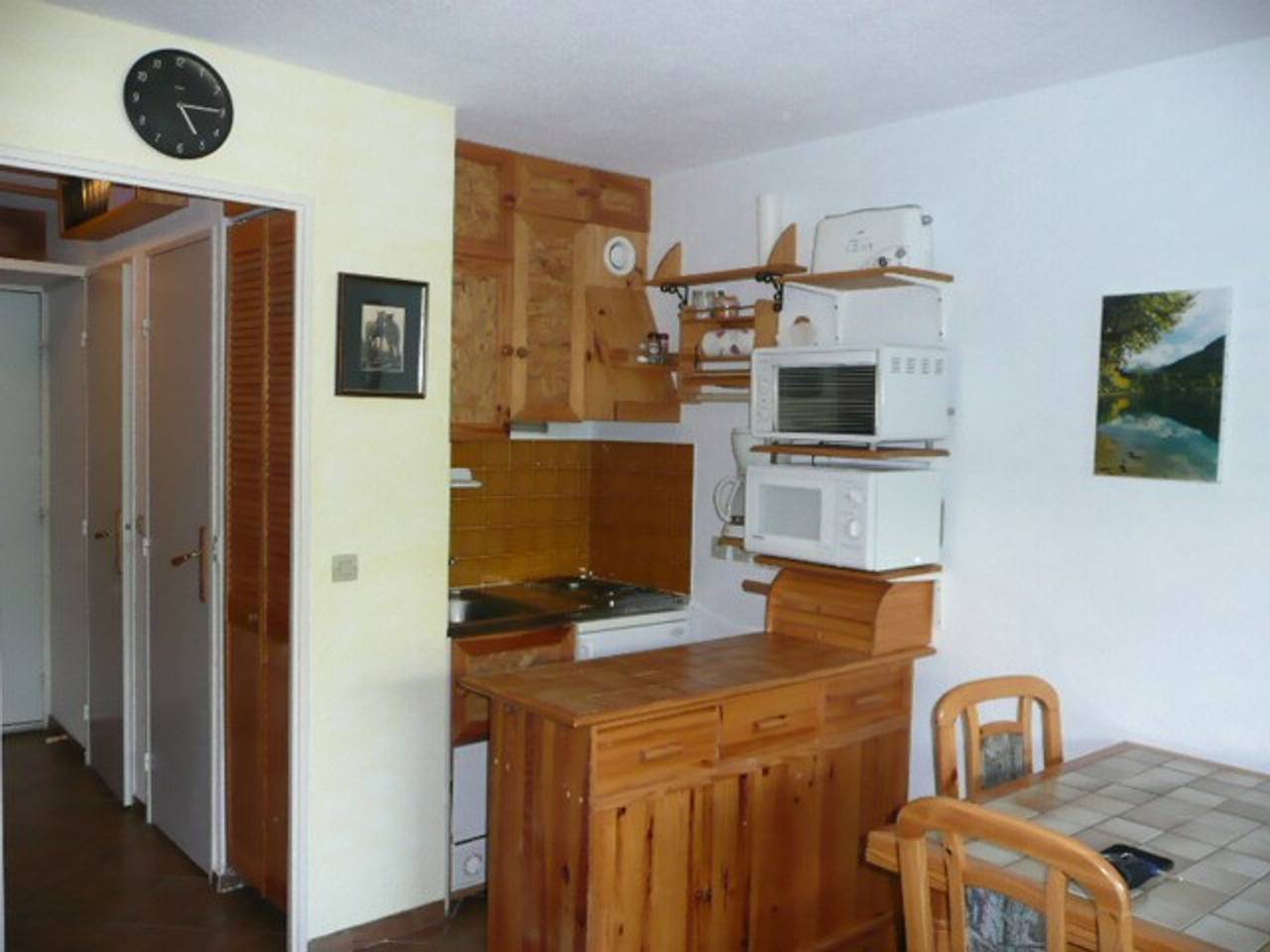 Entire studio, Cozy studio at slopes with private parking in Le Sauze, Enchastrayes