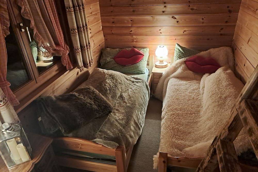 Beautiful 4-bedroom chalet apartment perfect for stays at Säntis mountain range in Rietbad, Nesslau