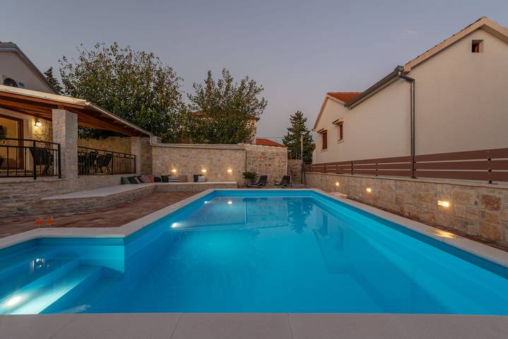 Villa für 4 Personen, mit Terrasse und Garten in Zadar - 2