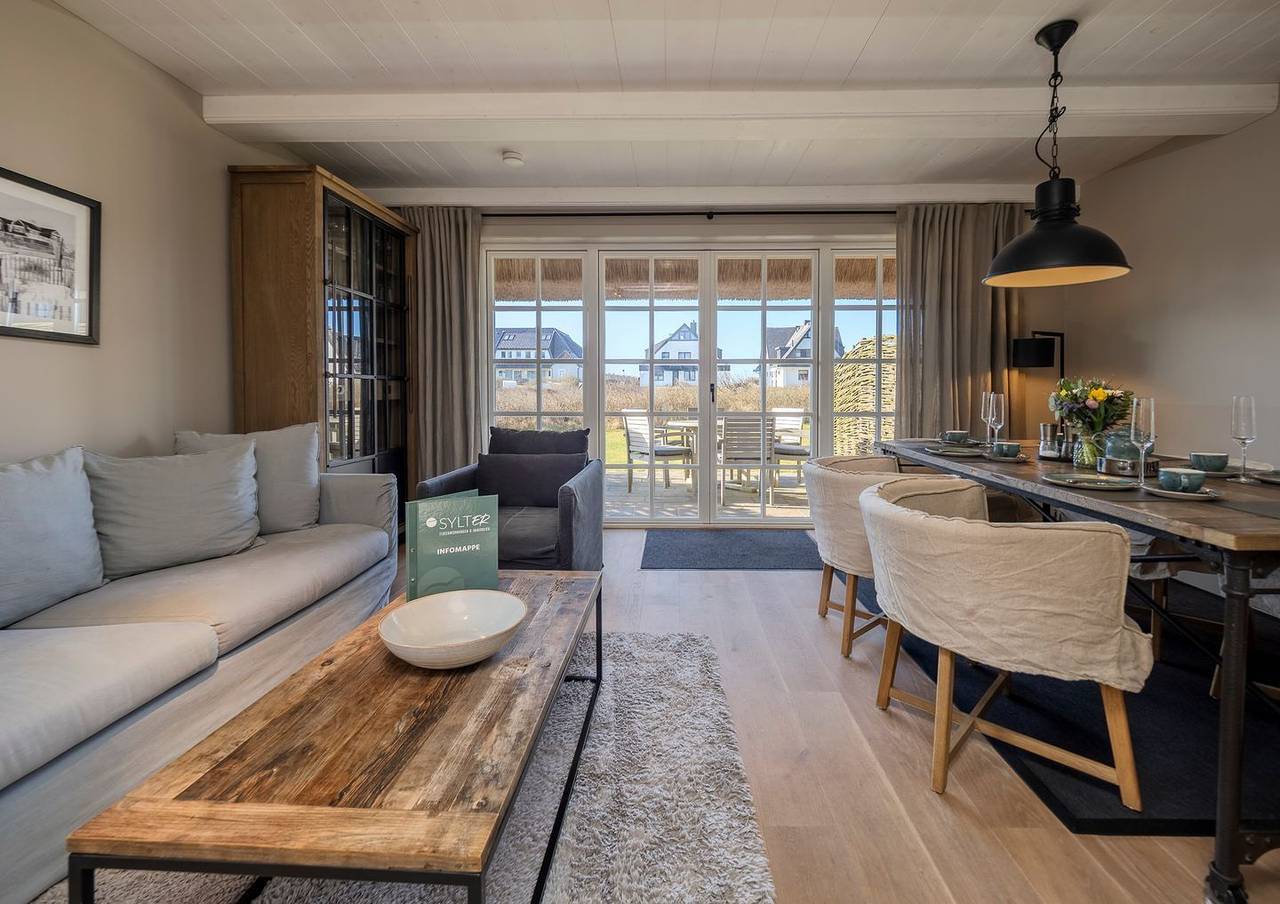 Exkl. Luxus-Hausteil unter Reet mit 4 Zimmern auf ca. 150 m², für bis zu 6 Pers. in Wenningstedt, Sylt