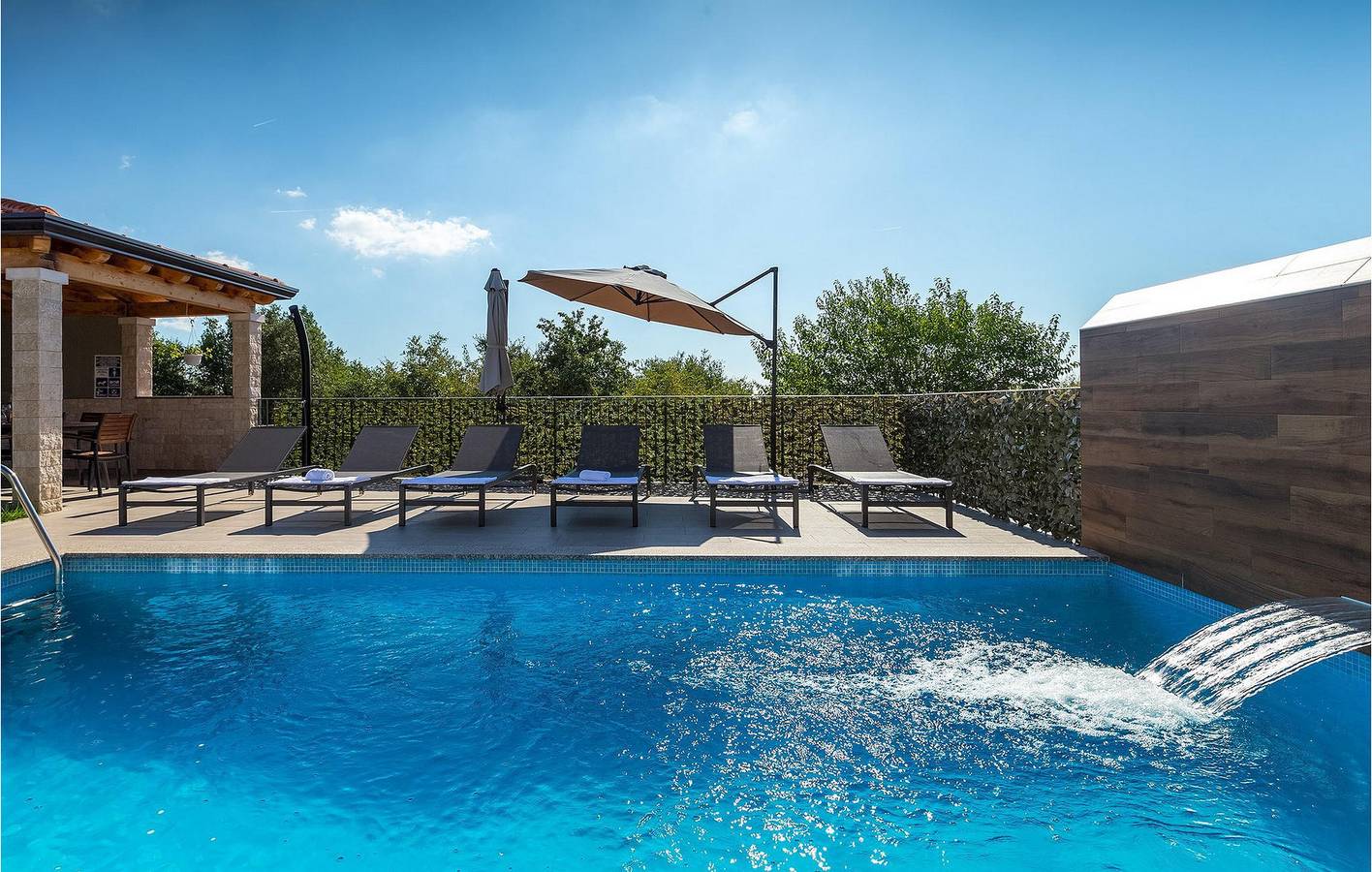 Charmant appartement avec piscine, à proximité d'un restaurant traditionnel et du centre-ville in Općina Kaštelir - Labinci, Région de Porec