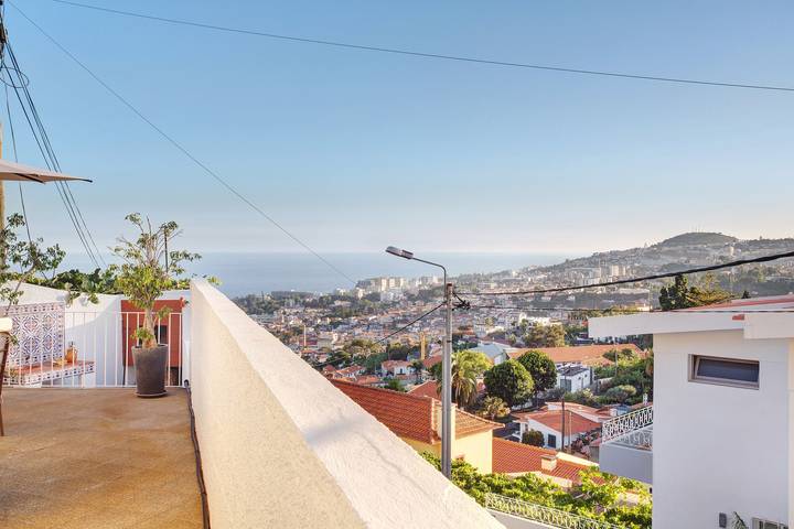 A Minha Casa – Your Holiday Home in Funchal with Sea Views in Funchal (Santa Luzia), Madeira