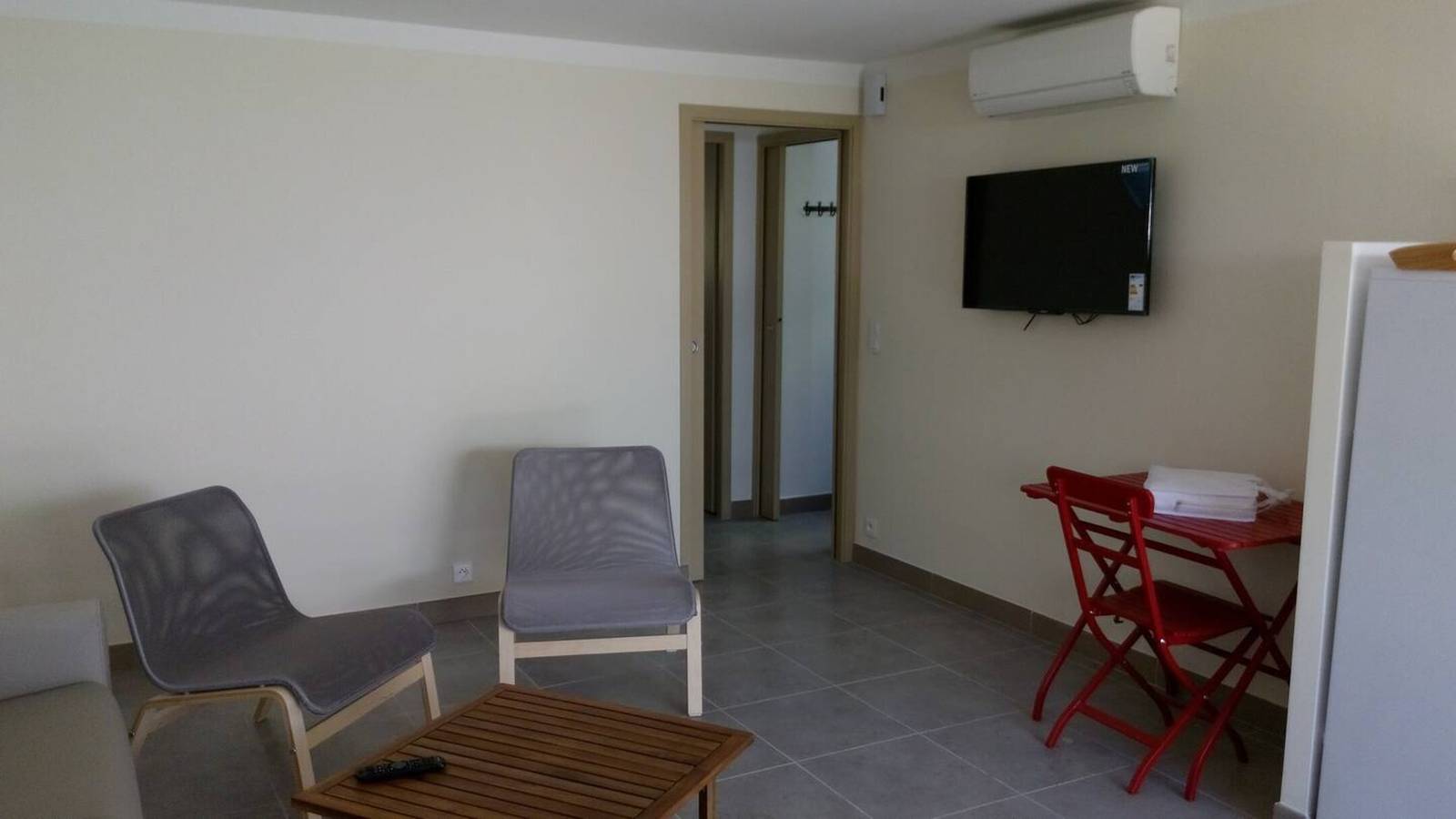 Appartement entier, Appartement 'Nino - 2/4 Personnes' avec piscine partagée, Wi-Fi et climatisation in Nyons, Région de nyons