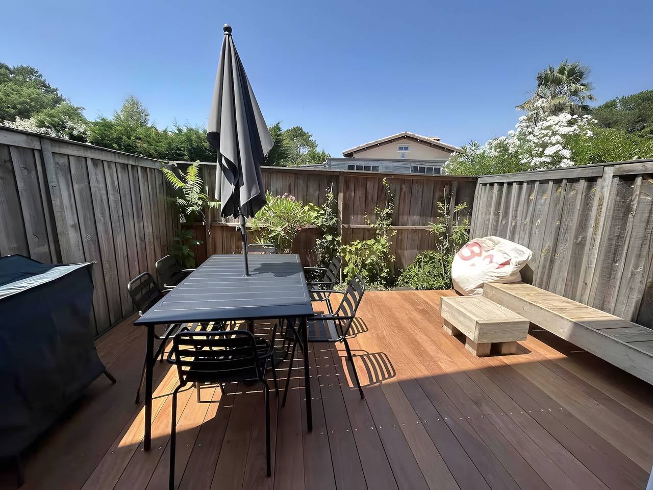 Appartement entier, Appartement « Duplex Cap Ferret » avec piscine partagée, terrasse privée et Wi-Fi in Le Canon, Lège-Cap-Ferret