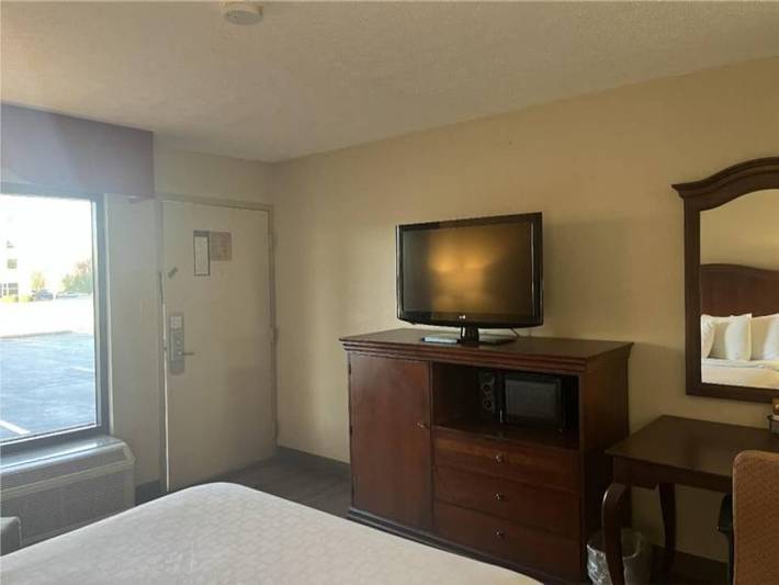 Ganze Wohnung, 1 Queen -bett | Ns | Kühlschrank in Aquia Harbour, Northern Virginia