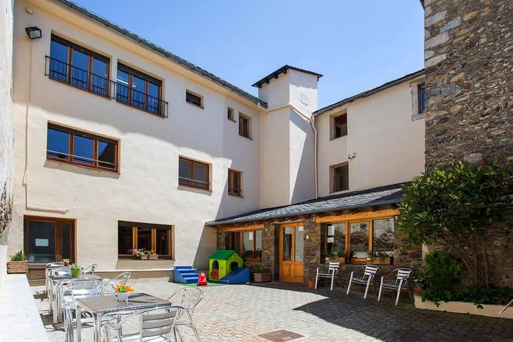 Hostal para 6 personas, con terraza y jardín - 1