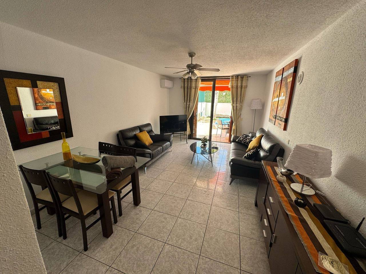 Entire apartment, Spacious 2 Bedroom Duplex on Parquesantiago 2 in Playa de las Américas, Arona