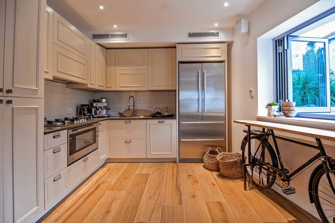 Villa für 8 Personen mit Balkon in Selca, Povlija, Selca und Sumartin