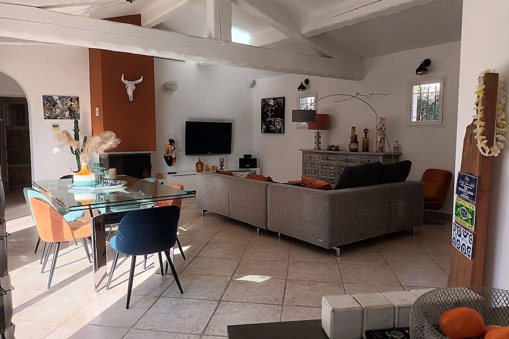 Le Petit Paradis Provencal in the chic, quiet district of Aubagne. in Aubagne, Marseille region