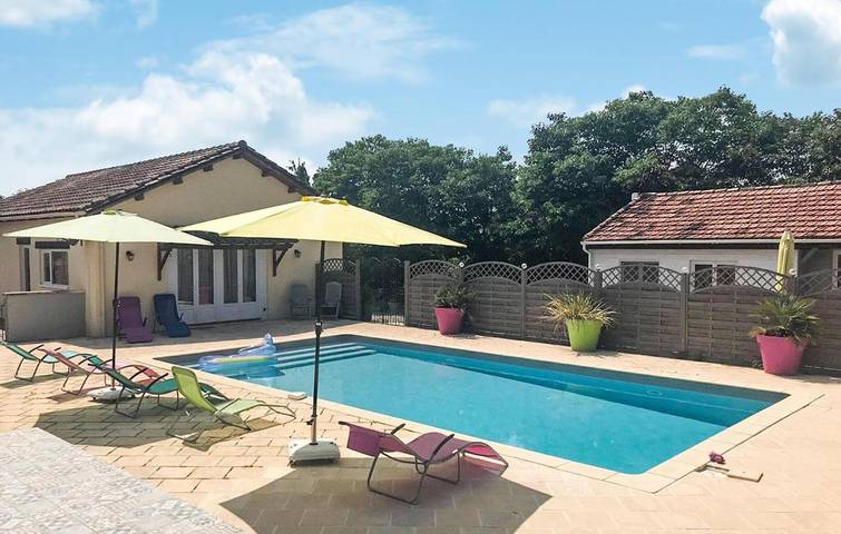 Location de vacances pour 4 personnes, avec Jacuzzi ainsi que Jardin et Piscine à Savignac-sur-Leyze