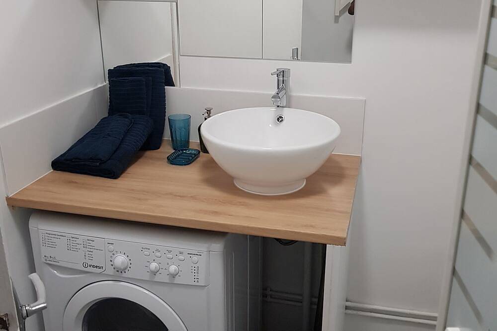 Entire apartment, Near Paris: Cozy Appartment at Gare Massy Tgv & Massy Palaiseau & Direct Airport in Massy, Essonne