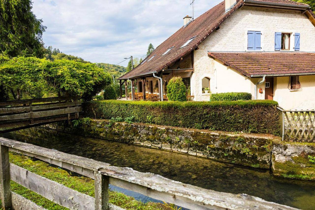 Double Room with Private Bathroom in Glay (groupe), Jura Francais