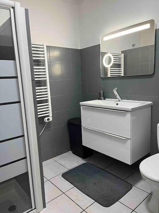 Appartement entier, One-Bedroom Apartment in Saint-Laurent-de-la-Salanque, Côte d'Améthyste