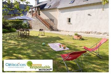 Gîte pour 4 personnes, avec jardin à Plédéliac