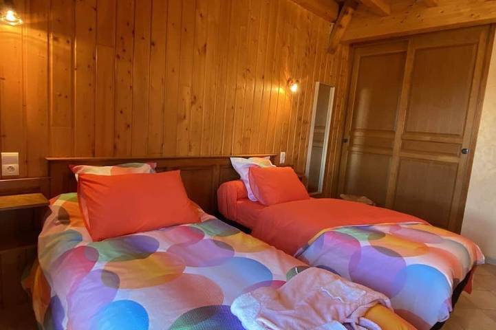 Location de vacances pour 6 personnes, avec jardin ainsi que balcon et piscine dans Perpezat - 2