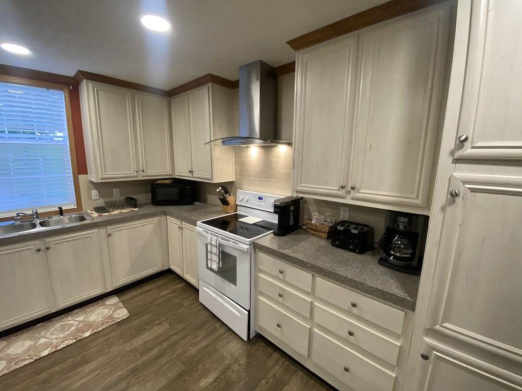 Cozy Ranch Home 1 Mile from Cumberland Point Boat Ramp. Owner Managed Property. in Lake Cumberland