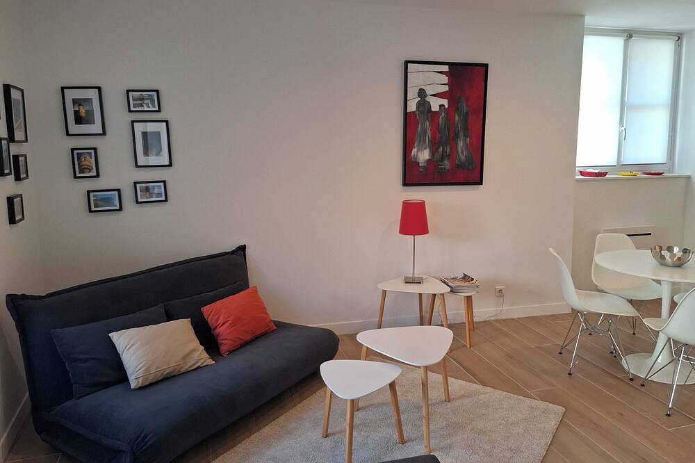 Entire apartment, La Tour-Au Coeur de Langres in Langres, Haute-Marne