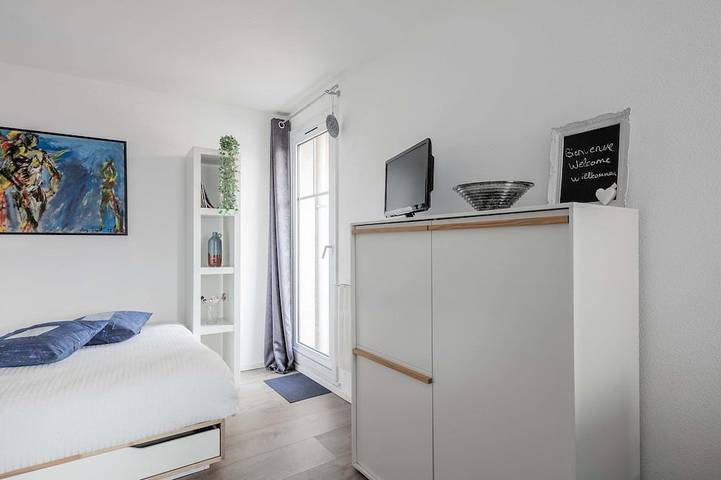 Appartement entier, Studio 24m2, balcon, clim réversible,  parking privé, tram in Grenoble, Isère
