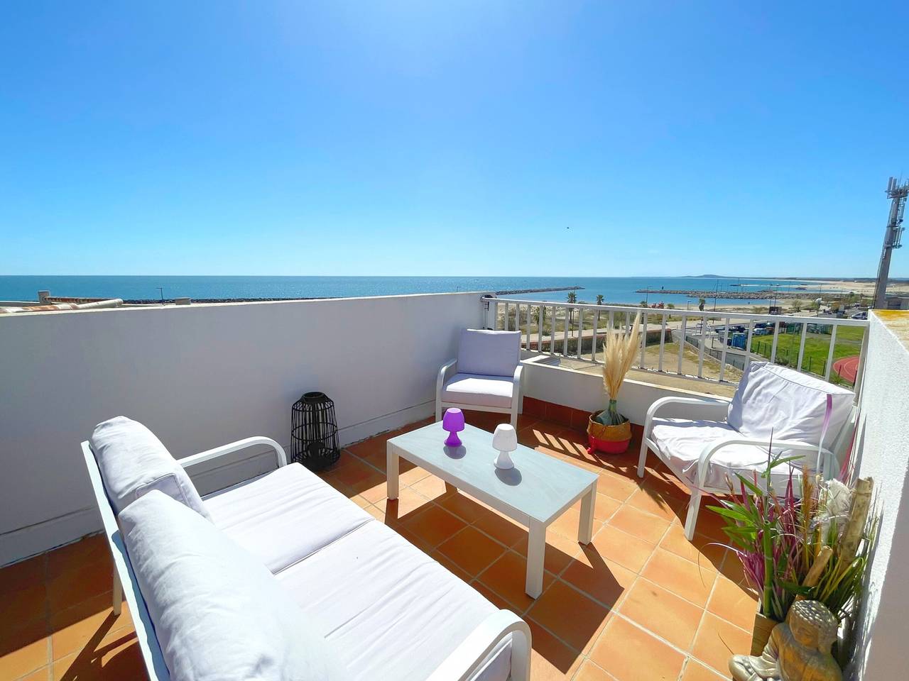 Ganze Wohnung, Wunderschönes T3 mit Meerblickterrasse, Parkplatz in Sete, Côte d'Améthyste