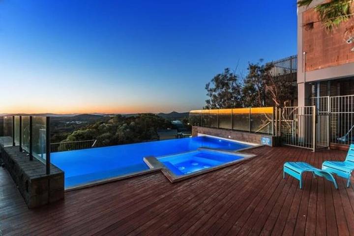 Holiday rental for 6 people, with hot tub and pool as well as garden in Port Stephens Council
