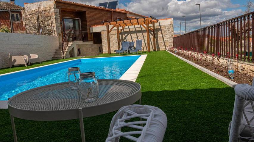 Gîte pour 2 personnes, avec vue ainsi que jardin et piscine à Vila Flor - 4