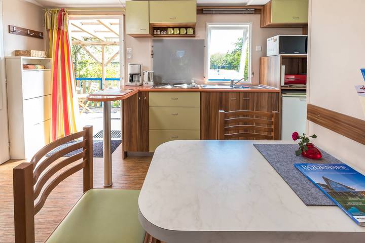 Appartement entier, Appartement de vacances pour chiens "Tonis Hütte" avec terrasse couverte et jardin in Hohenfels, Arrondissement de Constance