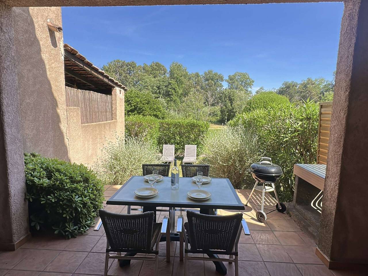 Mini-villa con aire acondicionado, terraza y parking cerca de la playa de Pinarello in Zonza, Distrito de Sartène