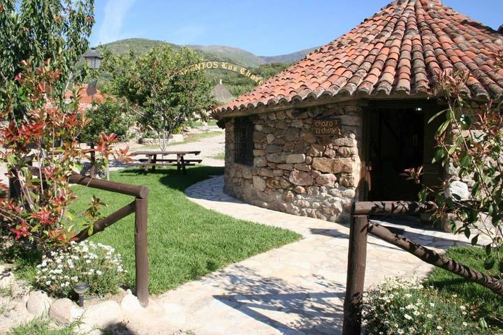 Apartamento para 4 personas, con Jacuzzi y Terraza además de Jardín y Piscina en Jerte