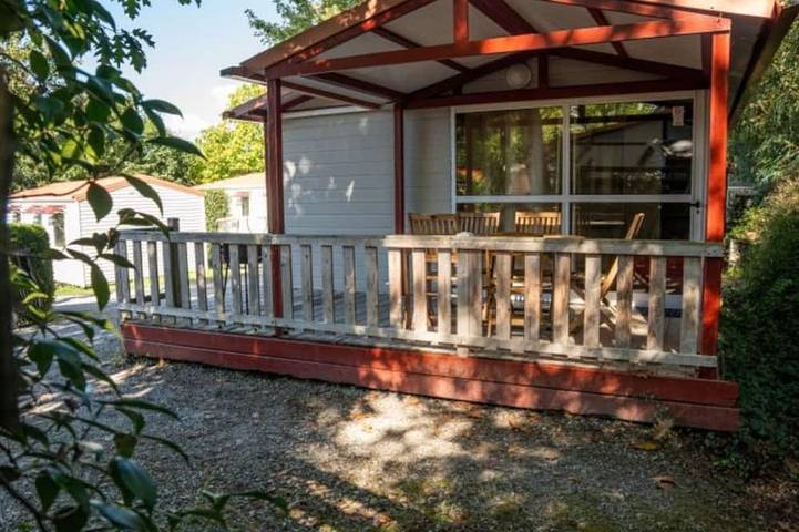 Chalet pour 5 personnes, avec terrasse et piscine