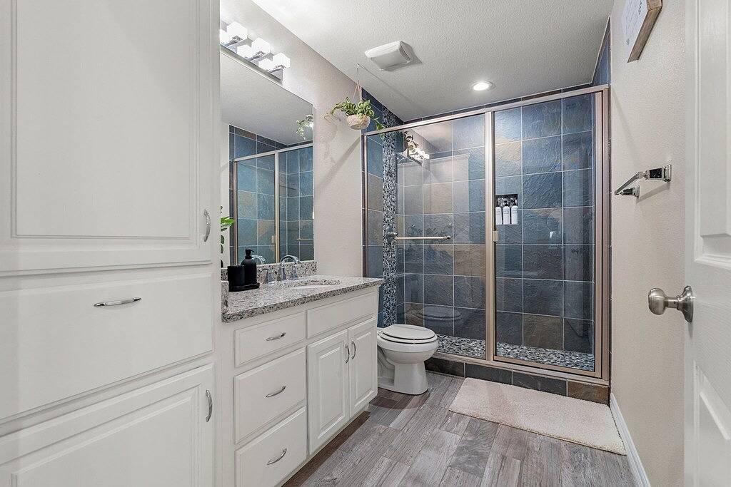 New Home-Hot Tub-Gameroom-Pool table-10min to Dfw Airport-12 min from Downtown in Irving, Dallas County