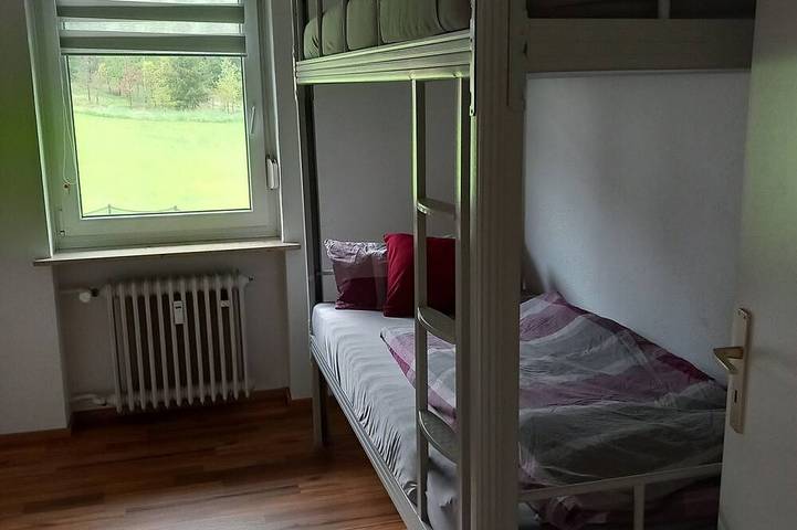 Ganze Wohnung, Ferienwohnung am Waldrand (140qm) mit Balkon und Garten in Bechhofen, Fränkisches Seenland