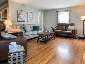 Vacation House for 9 Guests in South Bend, Indiana, Picture 4