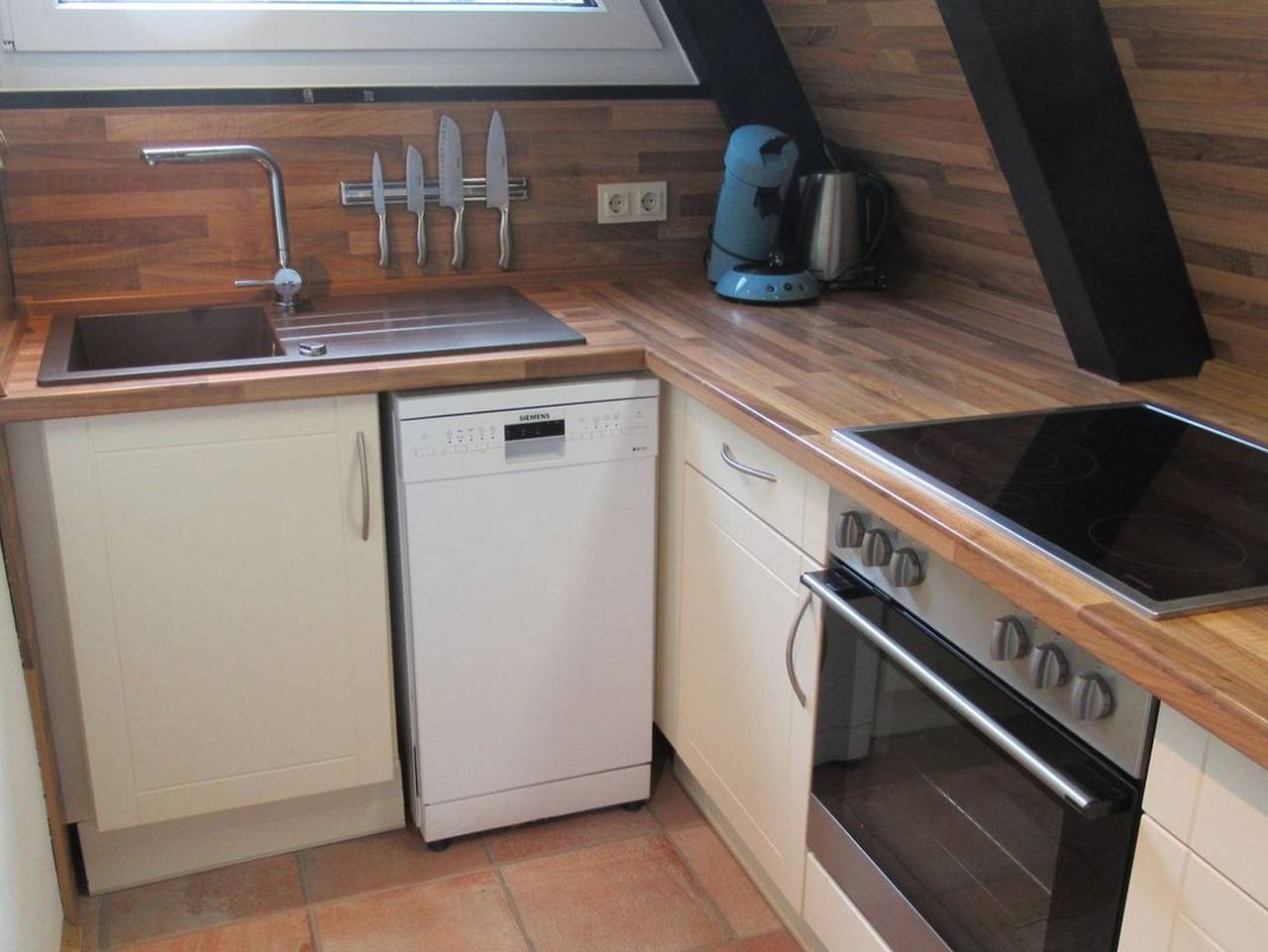 Nurdachhaus Fuxbau - Gemütliches Nurdach-Ferienhaus Fuxbau im Ferienpark Fedderwardersiel in Fedderwardersiel, Butjadingen