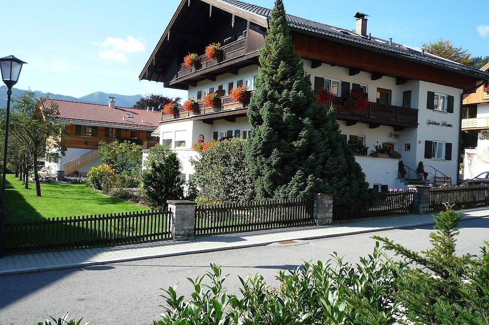 Entire apartment, Apartment No. 6, 2nd floor, west balcony - Gästehaus Johanna in Bad Wiessee, Bavarian Alps