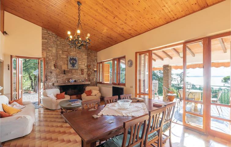 Magione Garden Apartment with WiFi & Parking in Magione, Lake Trasimeno