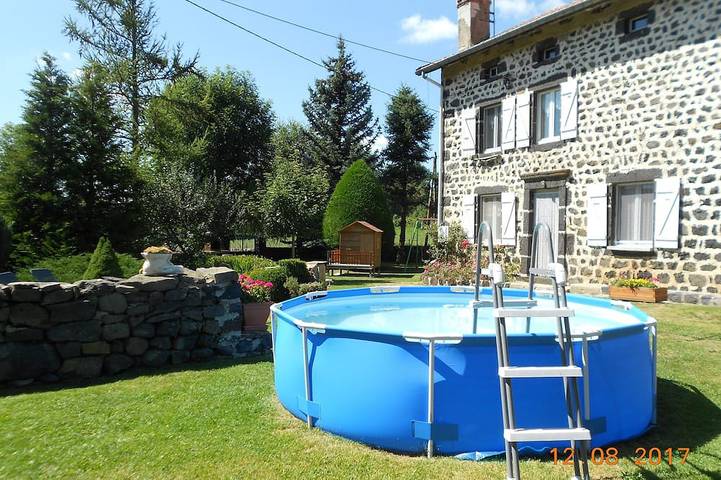Location de vacances pour 6 personnes, avec jardin à Alleyrac