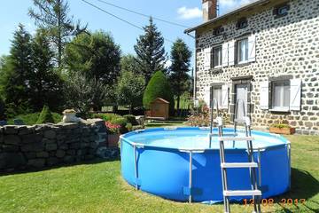 Gîte pour 6 personnes, avec jardin à Alleyrac